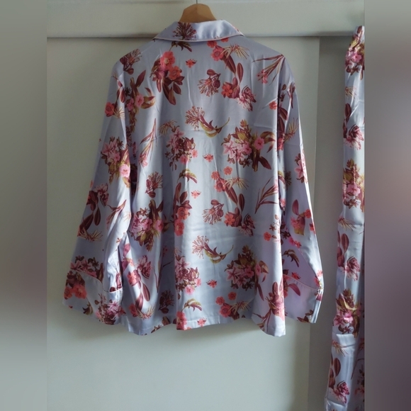 New Victoria's Secret Satin Pajama Set Lavender Floral Pattern XL - Picture 8 of 10